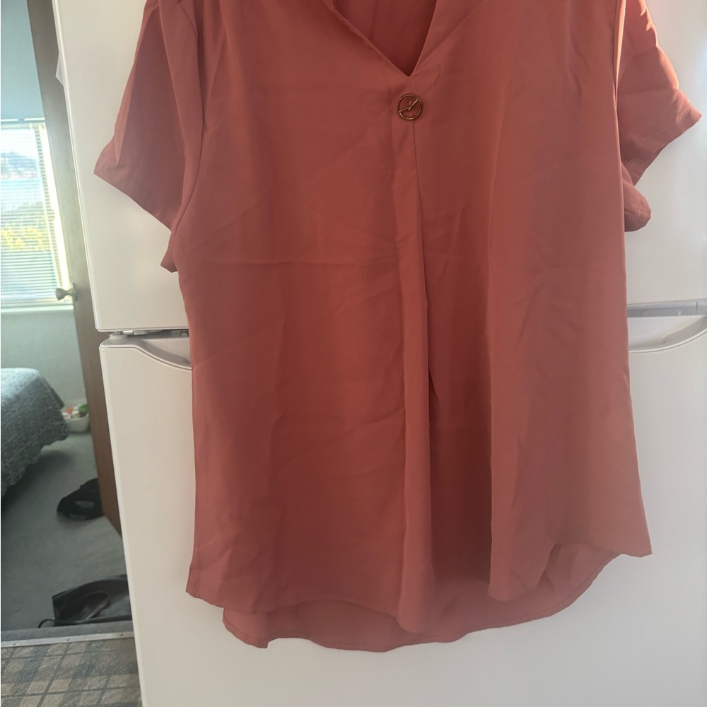 Salmon top in good condition